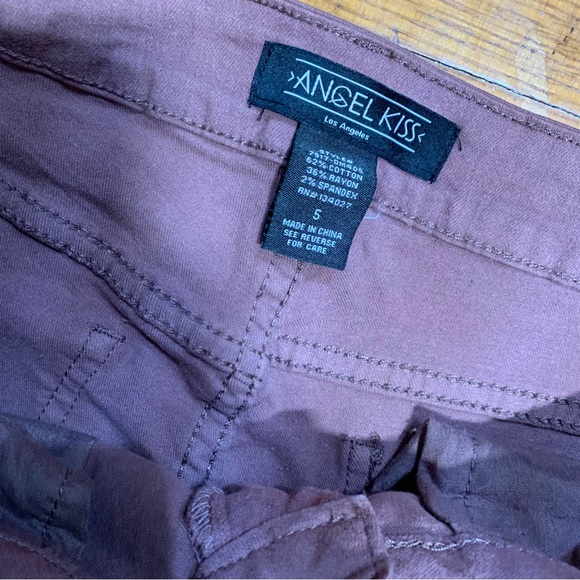 Angel Kiss Ross Pink/Rose Gold Distressed Jeans size 5 (Juniors) - Picture 3 of 14